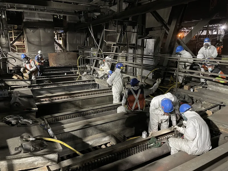 Cuadrilla en el interior de la caldera
