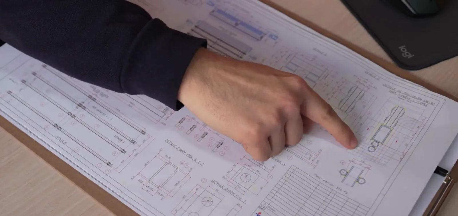 Revisión de un plano de fabricación