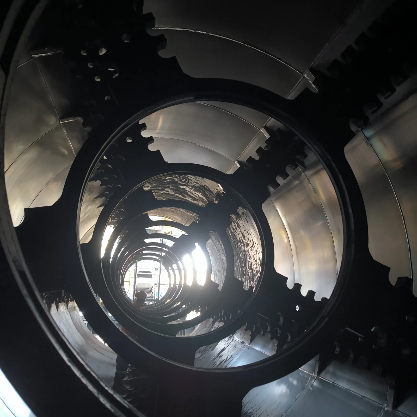 Interior del secador 6 con las secciones de coils