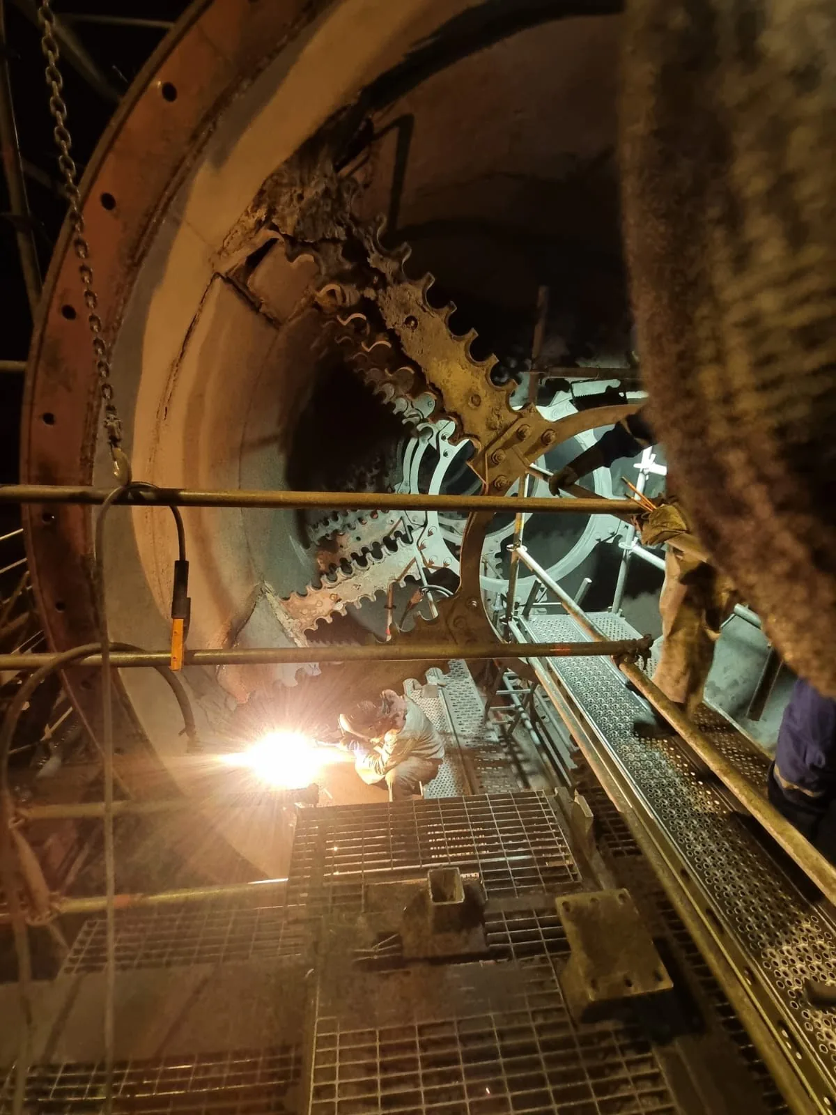 Soldadura en el interior del secador