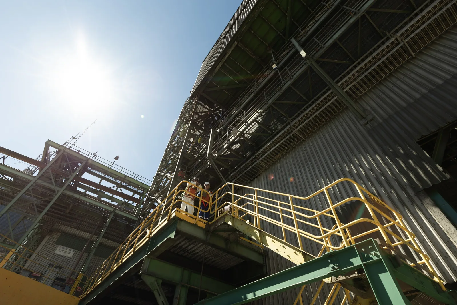 Escaleras y plataformas de acceso