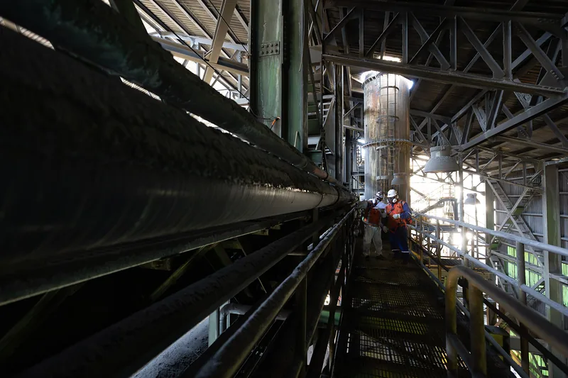 Ducto y estructura en la nave