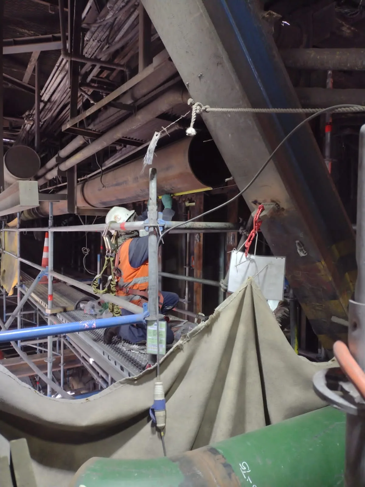 Montaje en altura con lona de protección