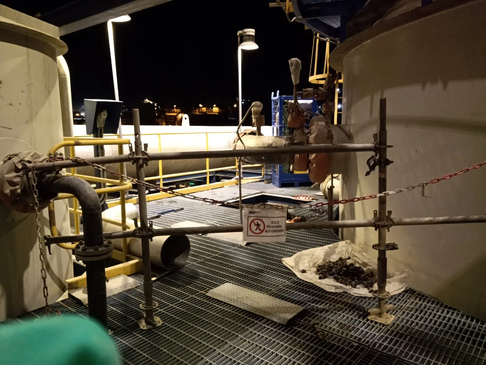 Plataforma de la planta de noche